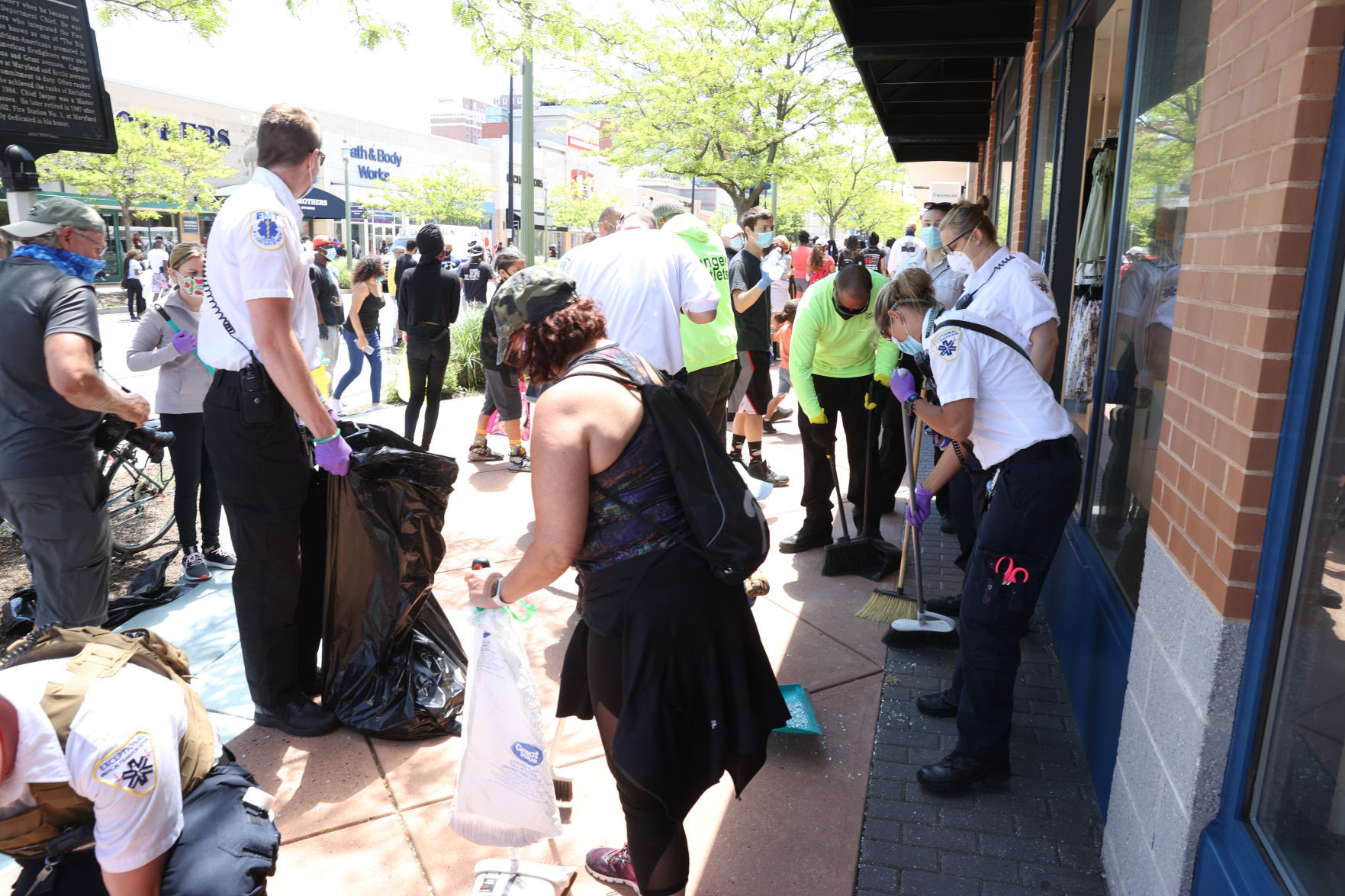 Volunteers cleanup